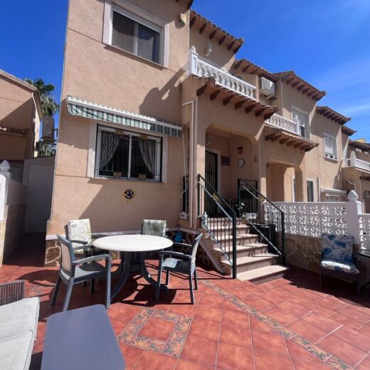 Townhouse in Villamartin