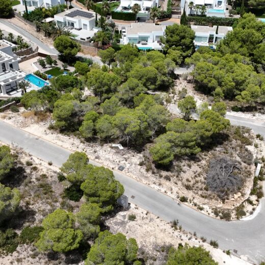 Plot in Las Colinas Golf Resort